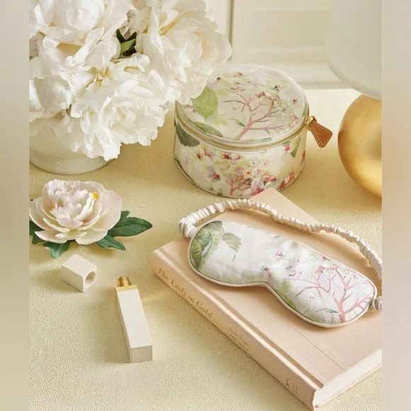 NWT AERIN X Colefax and Fowler ELOISE Silk Sleep Mask And Silk Drawstring Bag - Picture 2 of 13